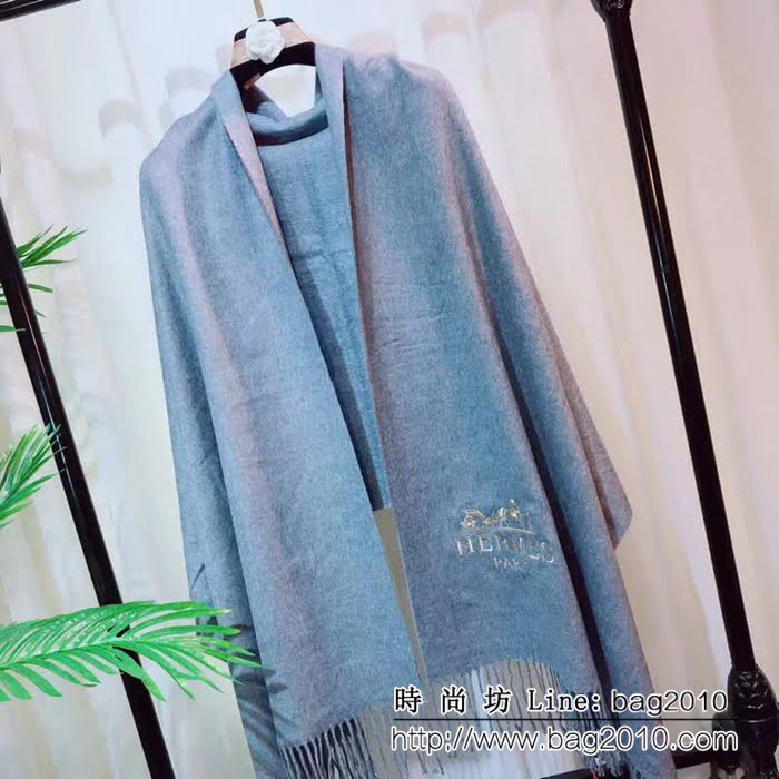 HERMES愛馬仕2018年度爆款 新款Hermès淨色刺繡圍巾 LLWJ6725